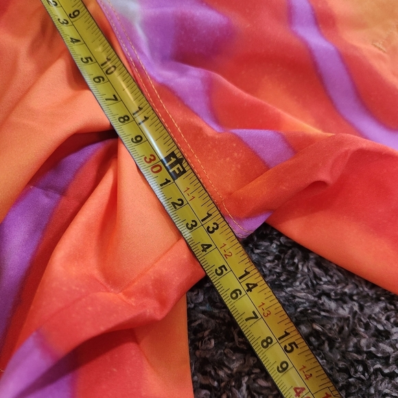 Fabletics 5" inseam Fundamental Short II Lined Orange purple Size Small NWT - Picture 15 of 16